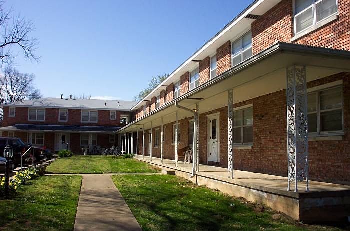 1222 E Elm