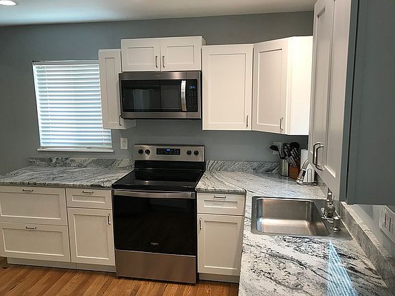 5th image of 22431 Francis St