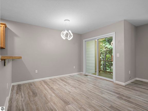 5th image of 4033 Sherwood Forest Dr