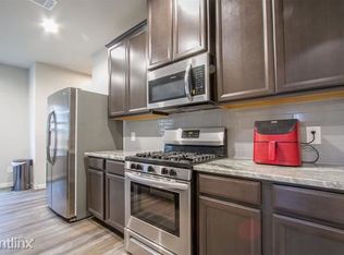 907 Golden Willow Ln, Conroe, TX 77304