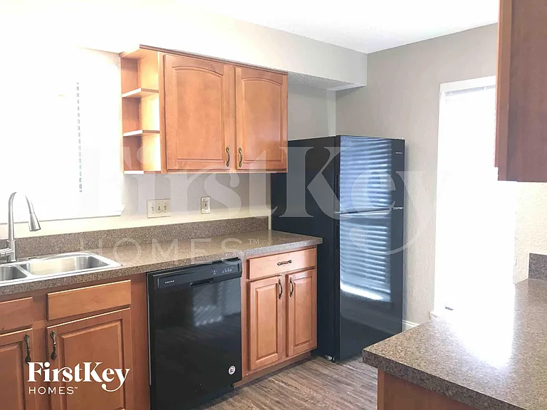 1007 Creighton Ct — Photo 5