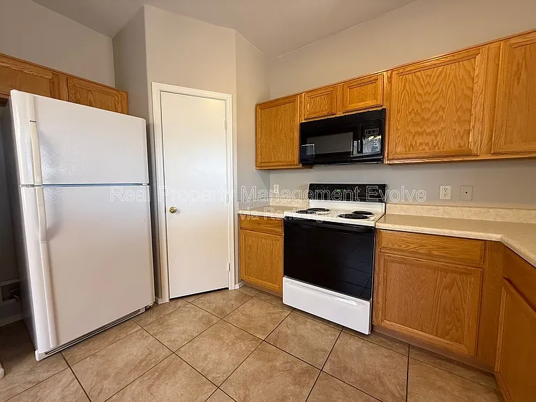 8720 E Knowles Ave — Photo 7