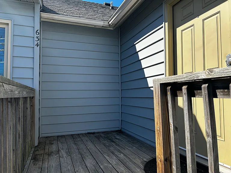 634 Pinewood Dr — Photo 2