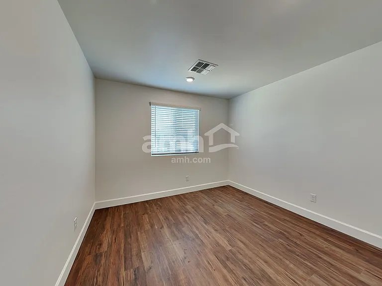 17138 W Golden Ln — Photo 15