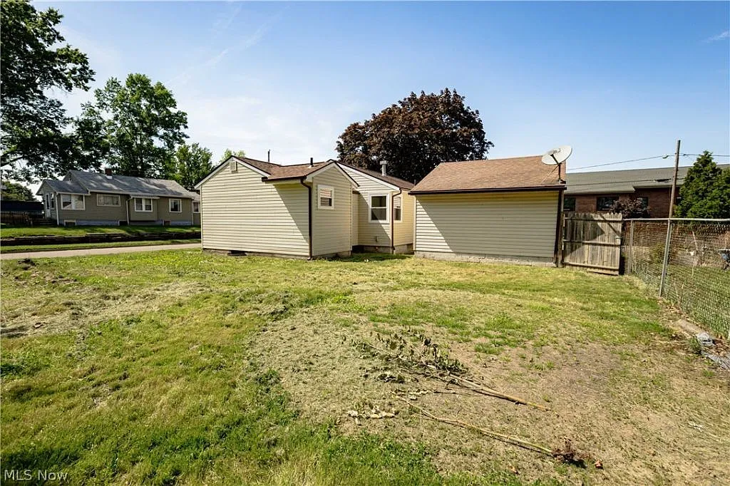 2 bed, 2.0 bath, 1281 sqft, $950 — Photo 4