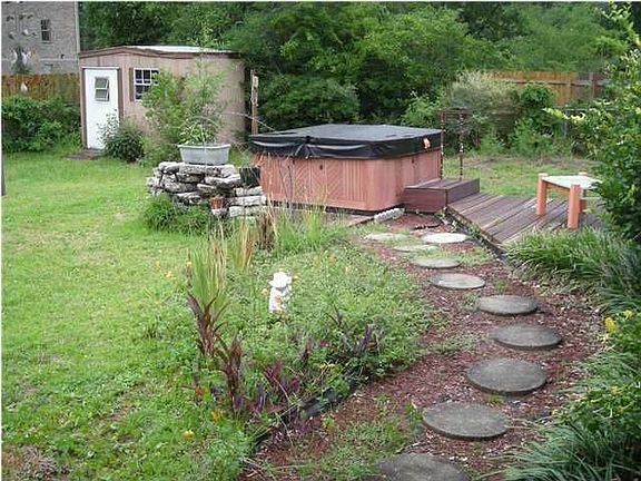 4th image of 6160 Arbutus Dr