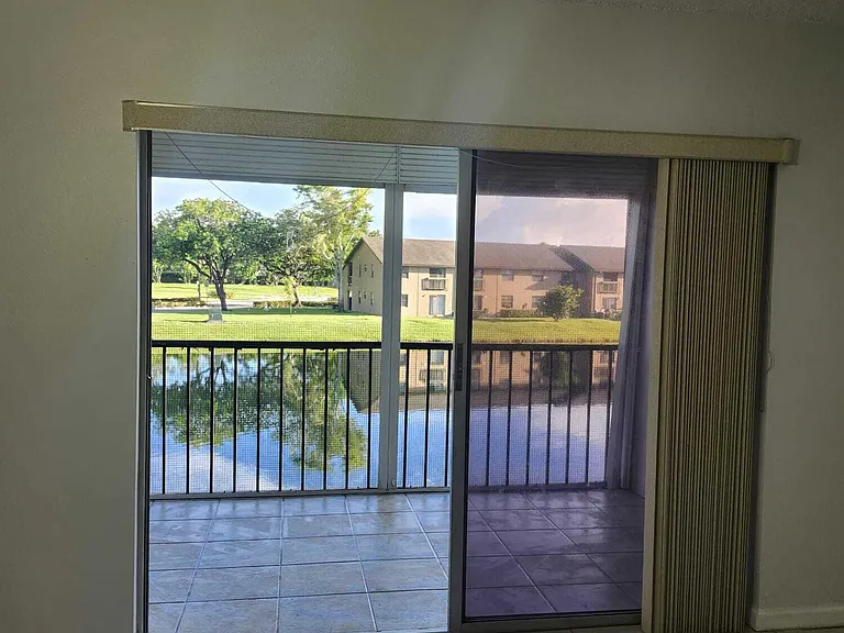 3905 N Nob Hill Rd #206 — Photo 32