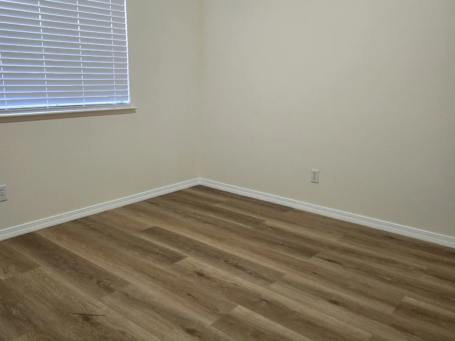 3 bed, 943 sqft, $2,000 — Photo 4