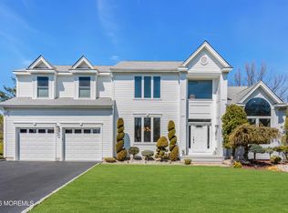 39 Lafayette Mills Rd, Manalapan, NJ 07726