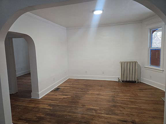 3rd image of 3631 Helen St
