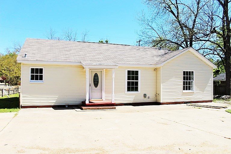1st image of 320 Cypress St