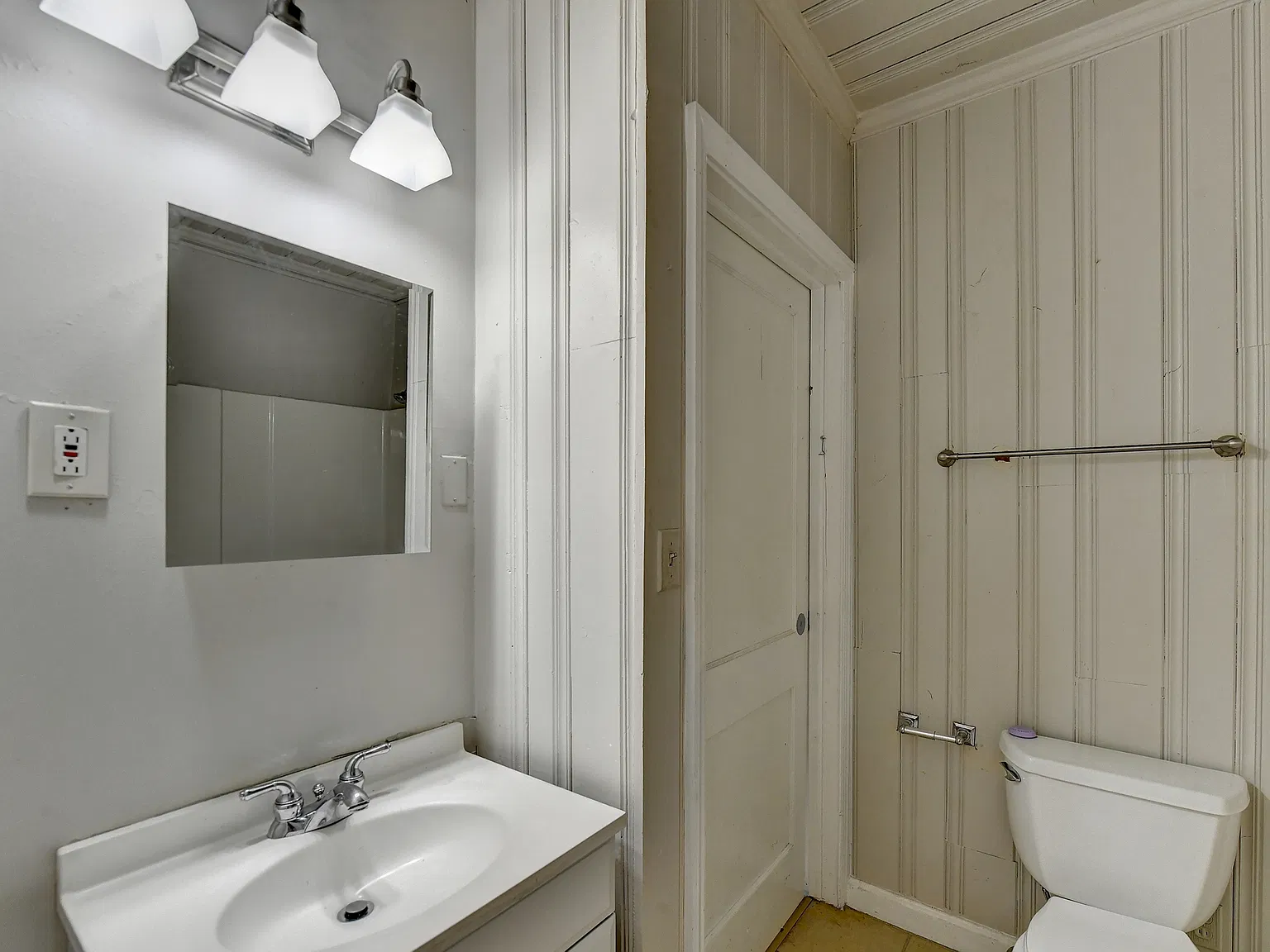 1453 S Indian Creek Dr — Photo 4