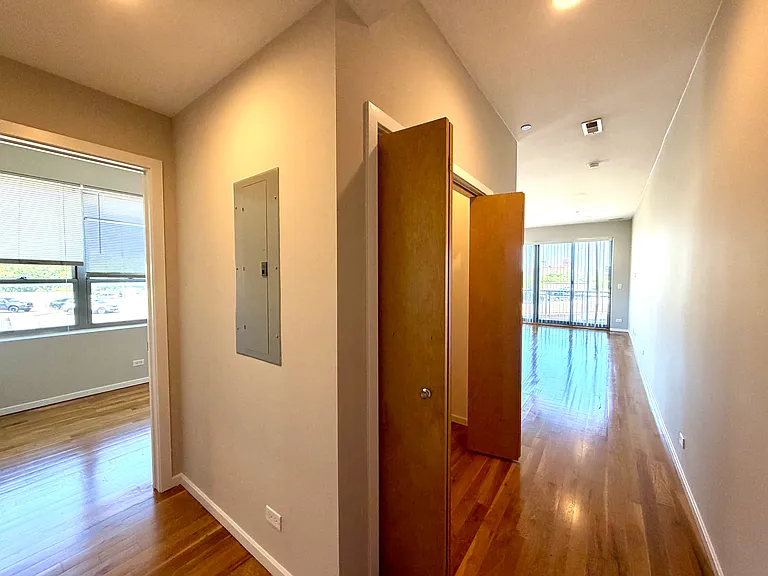 2157 N Damen Ave #305 — Photo 13