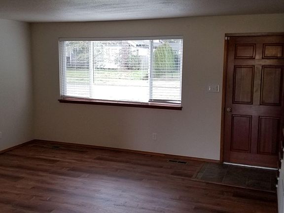 3rd image of 418 5th St NW