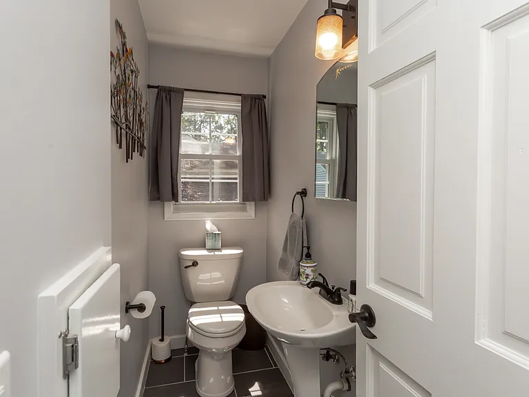 4243 Beverly Dr — Photo 35