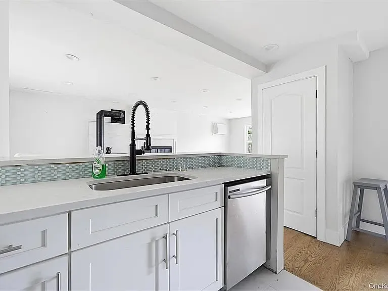 38 Marjorie Dr #O — Photo 6