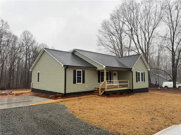 2557 Low Bridge Rd, Liberty, NC 27298