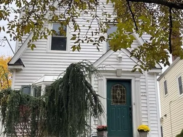 22 University Pl, Staten Island, NY 10301