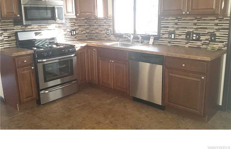 2nd image of 70 Denrose Dr