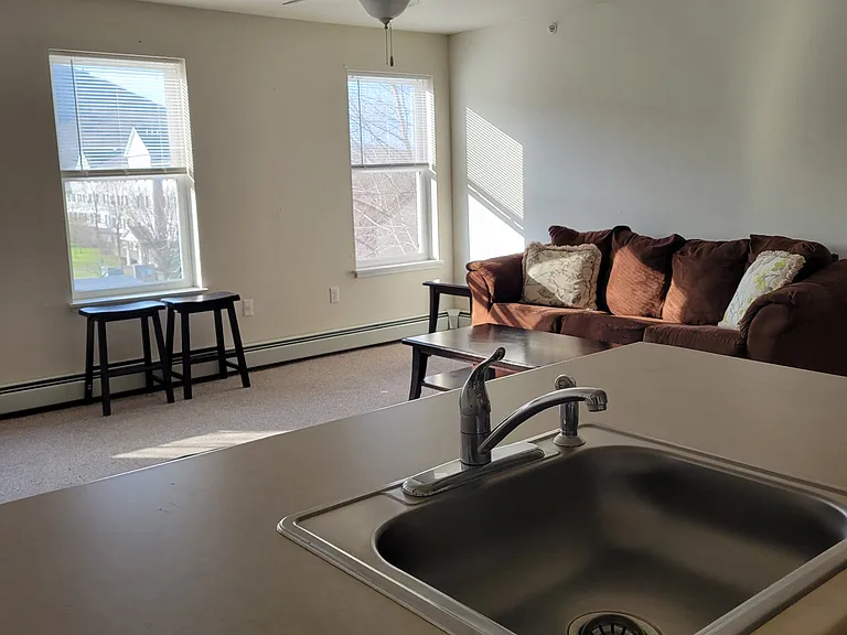 4 Victoria Ln #E — Photo 1