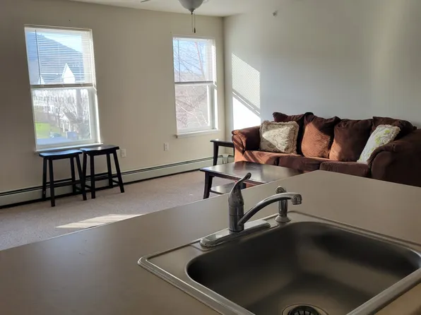 4 Victoria Ln #E, Saint Albans, VT 05478