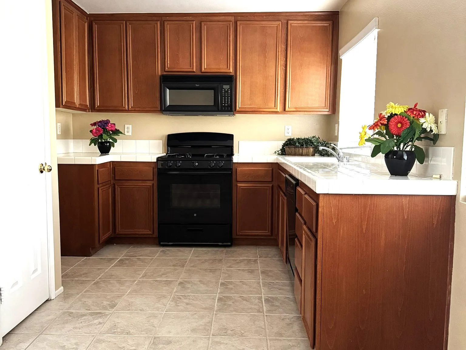 2 bed, 1140 sqft, $2,200 — Photo 4