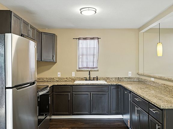 3rd image of 7243 Ash St