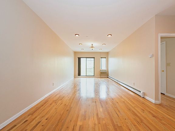 4th image of 115 Dahlgren Pl APT 3A