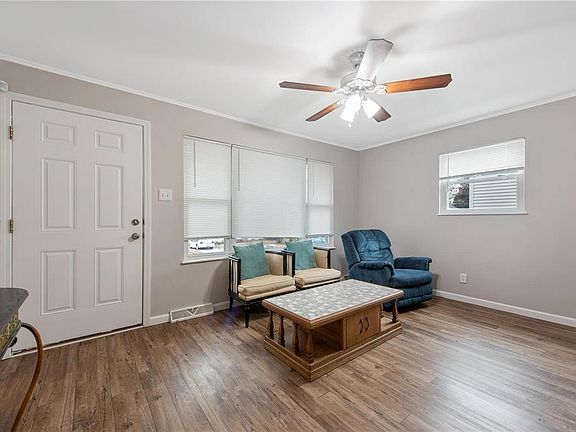 3rd image of 3242 W Tennyson Ave