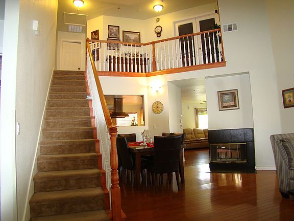 2 story, view as you enter