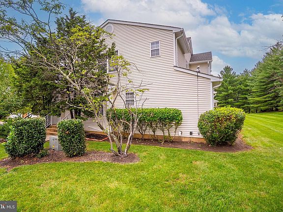 3rd image of 17 Taft Ct
