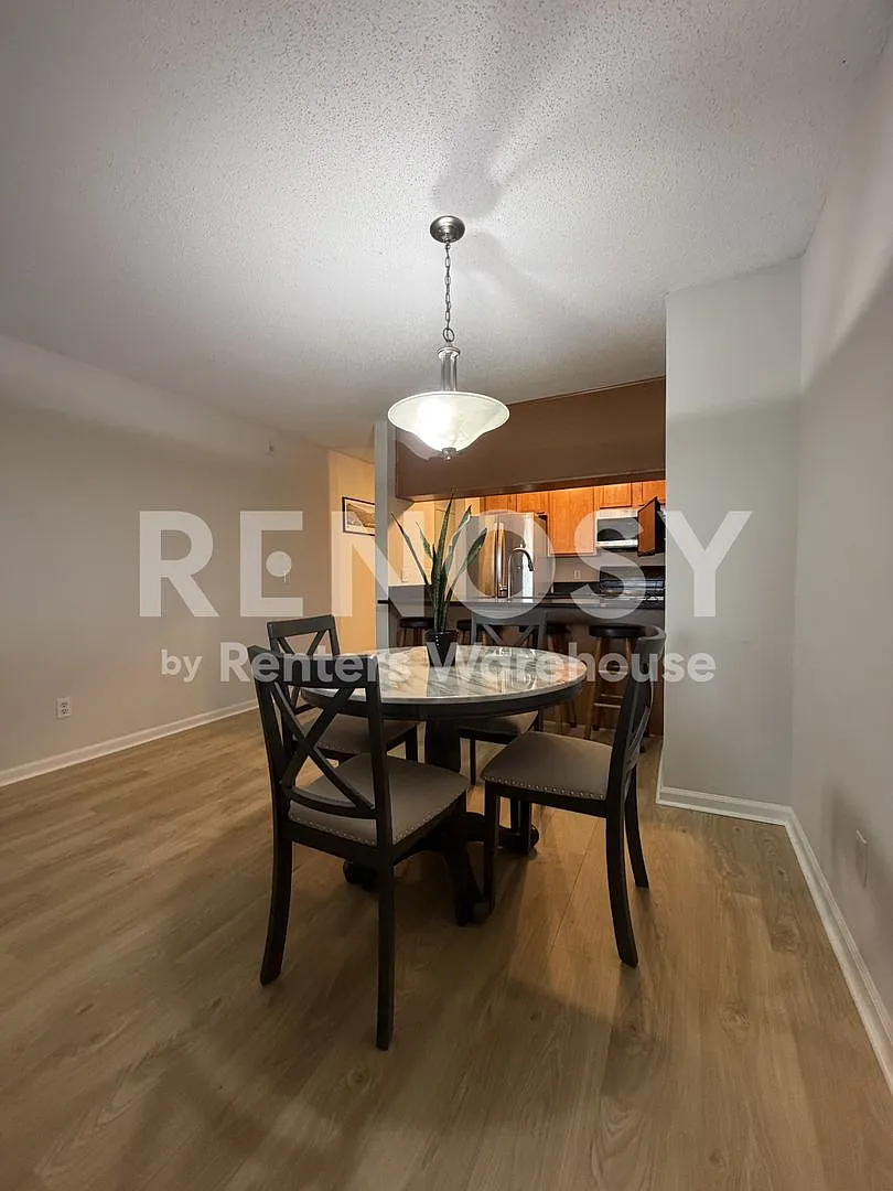 Available July 1st 2 Bedroom 1 Bath Condo in Minneapolis — Photo 4