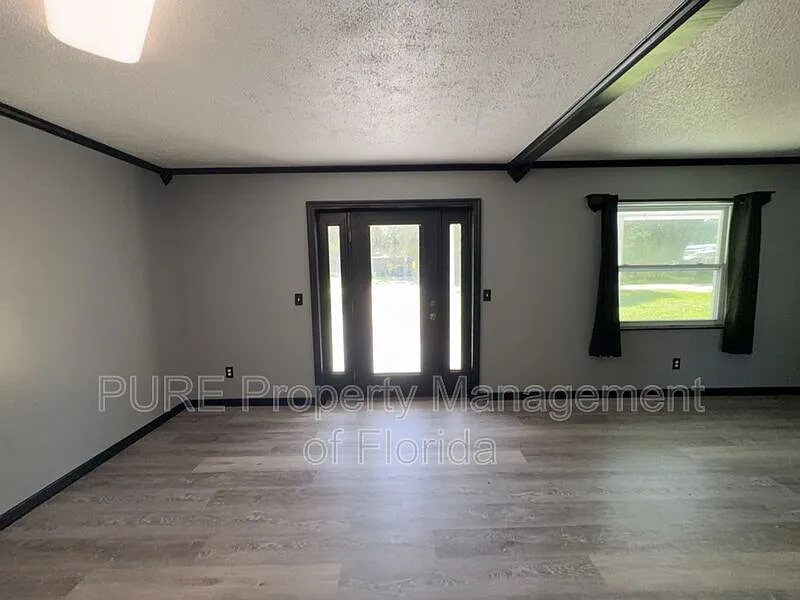 3 bed, 1.5 bath, 1550 sqft, $1,599 — Photo 3