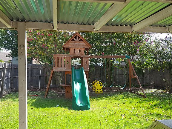 2nd image of 2718 Naples Dr