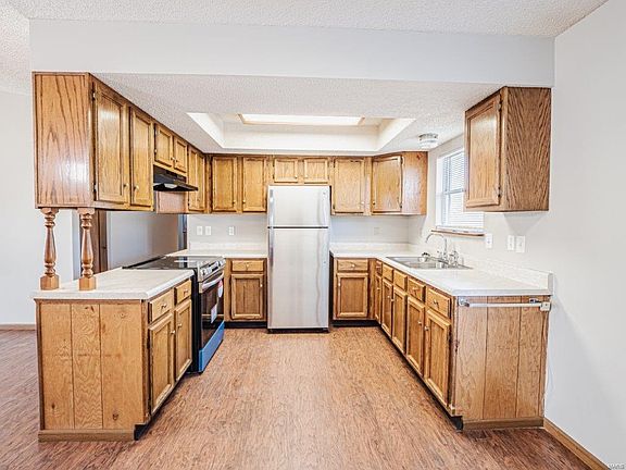 5th image of 131 Castlewood Dr