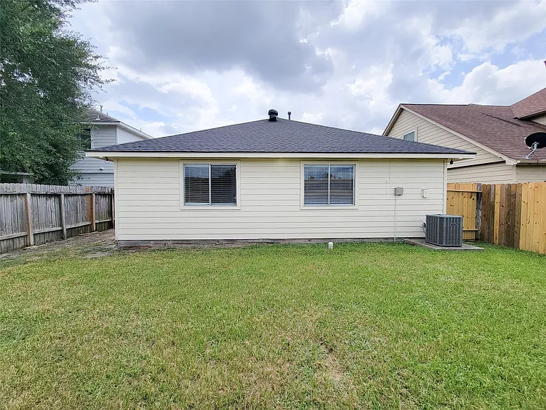 3658 Villa Glen Dr — Photo 28