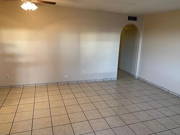 4th image of 2650 Fairway Dr APT D