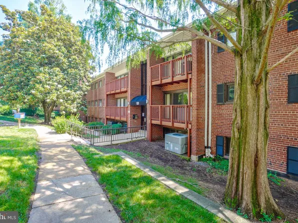 53 Skyhill Rd APT 204, Alexandria, VA 22314