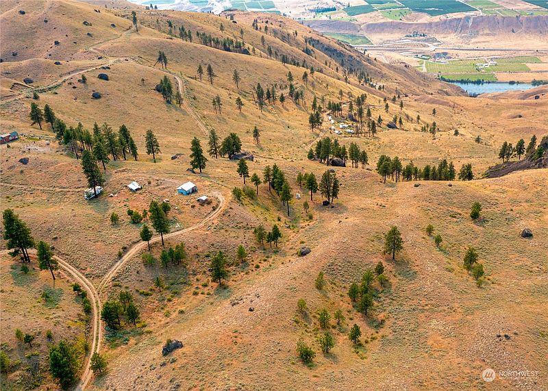 4th image of 100 Pine Bluffs Lane