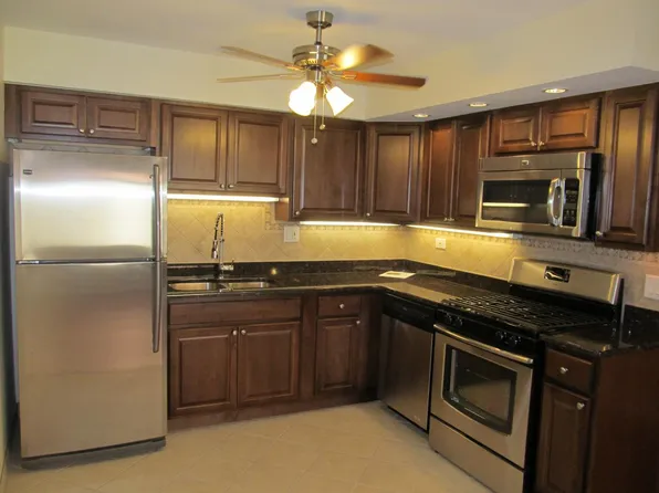 328 Wisconsin Ave APT 1C, Oak Park, IL 60302