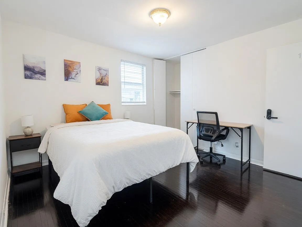 3 bed, 1.0 bath, 1050 sqft, $979 — Photo 2