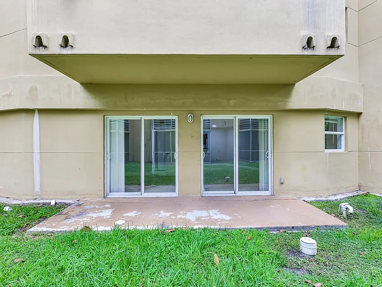 The Oaks Condominium — Photo 44