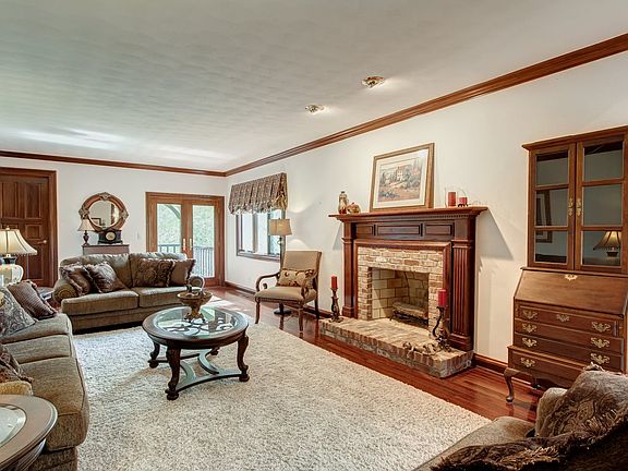 4th image of 256 S Evergreen Ln