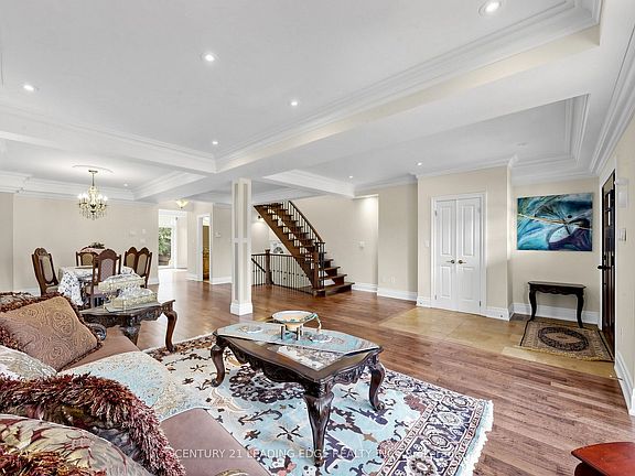5th image of 11 Bellvare Cres