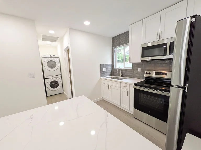 414 E Puente St — Photo 3