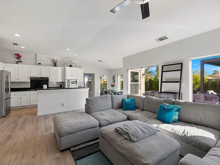 44660 Monticello Ave — Photo 3