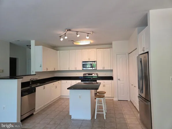400 Symphony Cir Unit 206J, Cockeysville, MD 21030