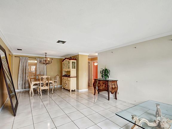 3rd image of 3820 Heath Circle S