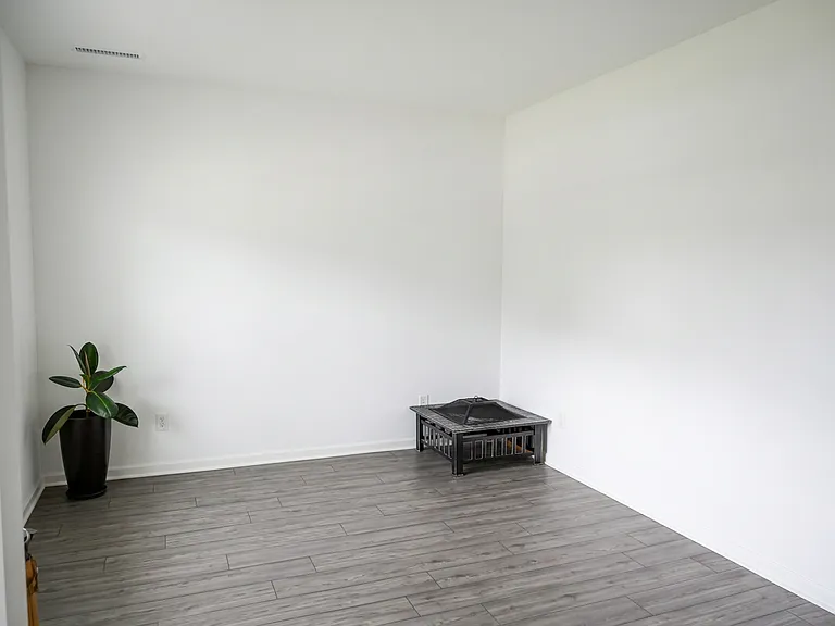 4252 Sedgewick Ln — Photo 3