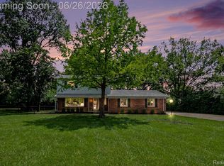 24474 Springbrook Dr, Farmington Hills, MI 48336
